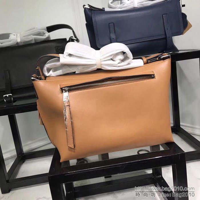 LOEWE羅意威 專櫃同步 Military Messenger 經典百搭信使包 男女同款 0169  jdl1079